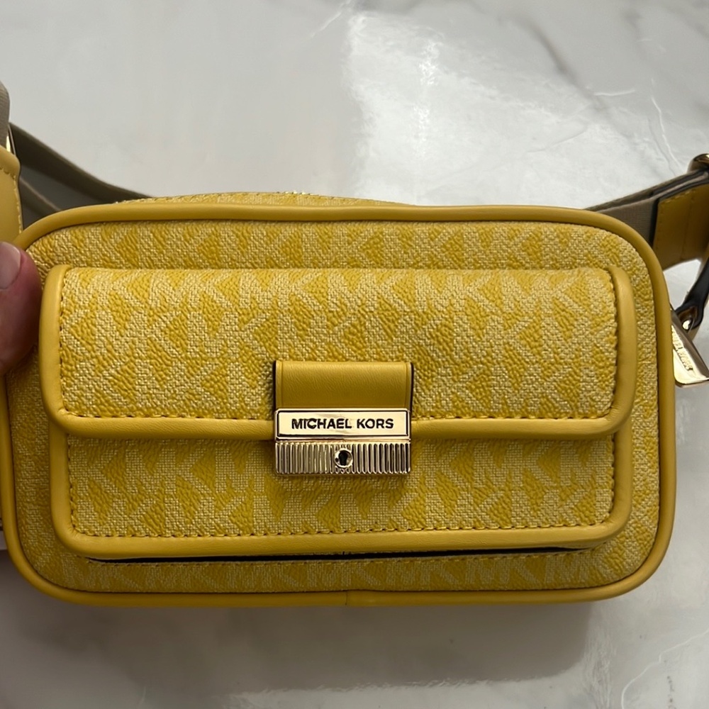 Michael Kors Bradshaw Camera Crossbody Bag NWT - Picture 7 of 9